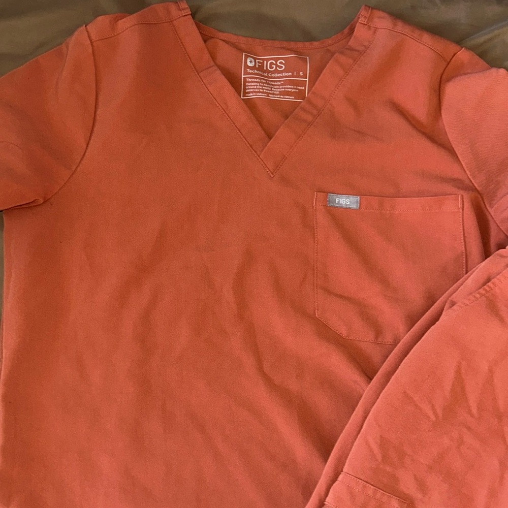 Figs scrubs. Peach color